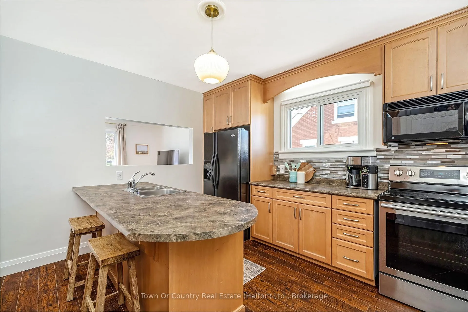 Photo 9 of 632 Waterloo Street S, Cambridge, Preston Centre — HOMEH