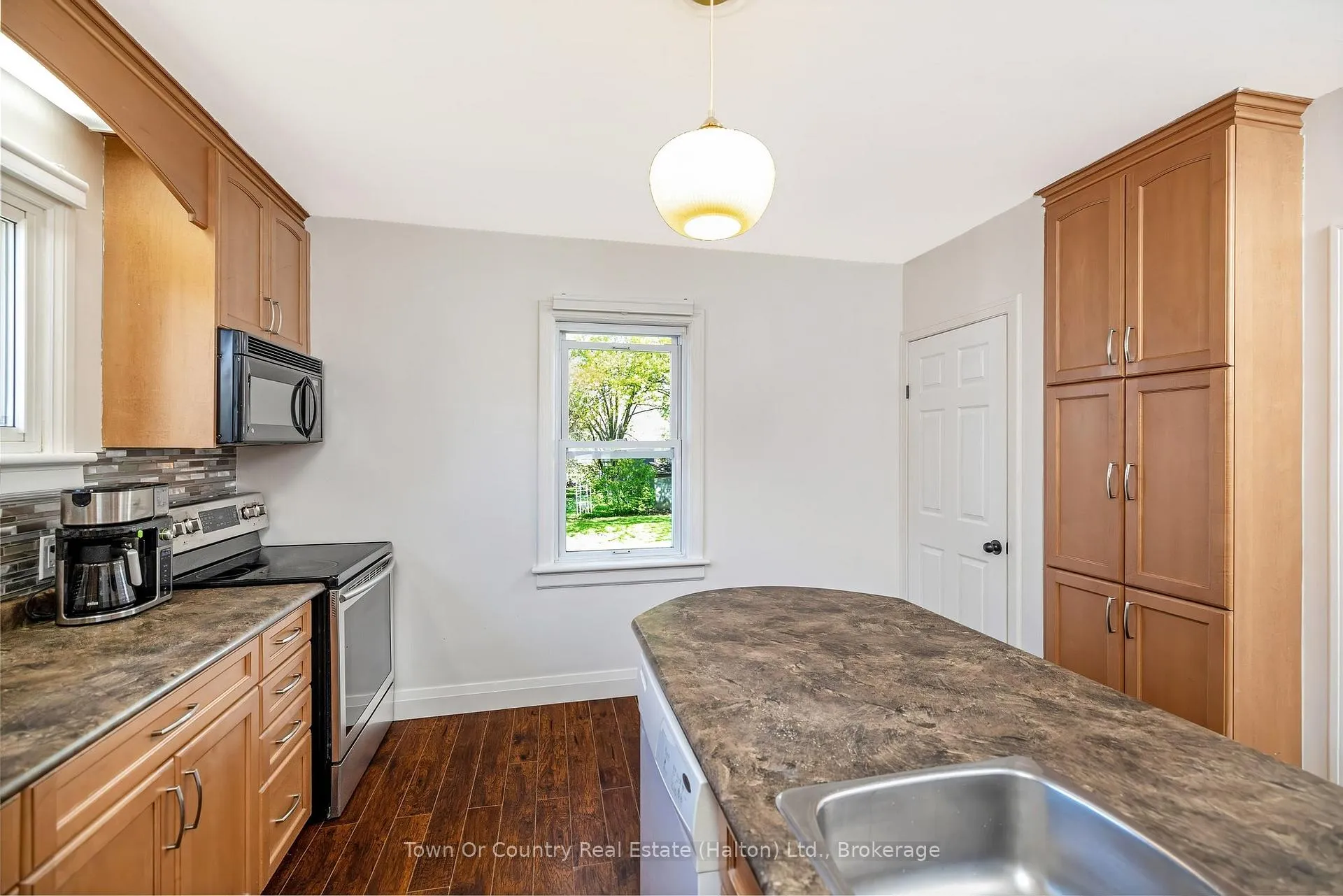 Photo 11 of 632 Waterloo Street S, Cambridge, Preston Centre — HOMEH