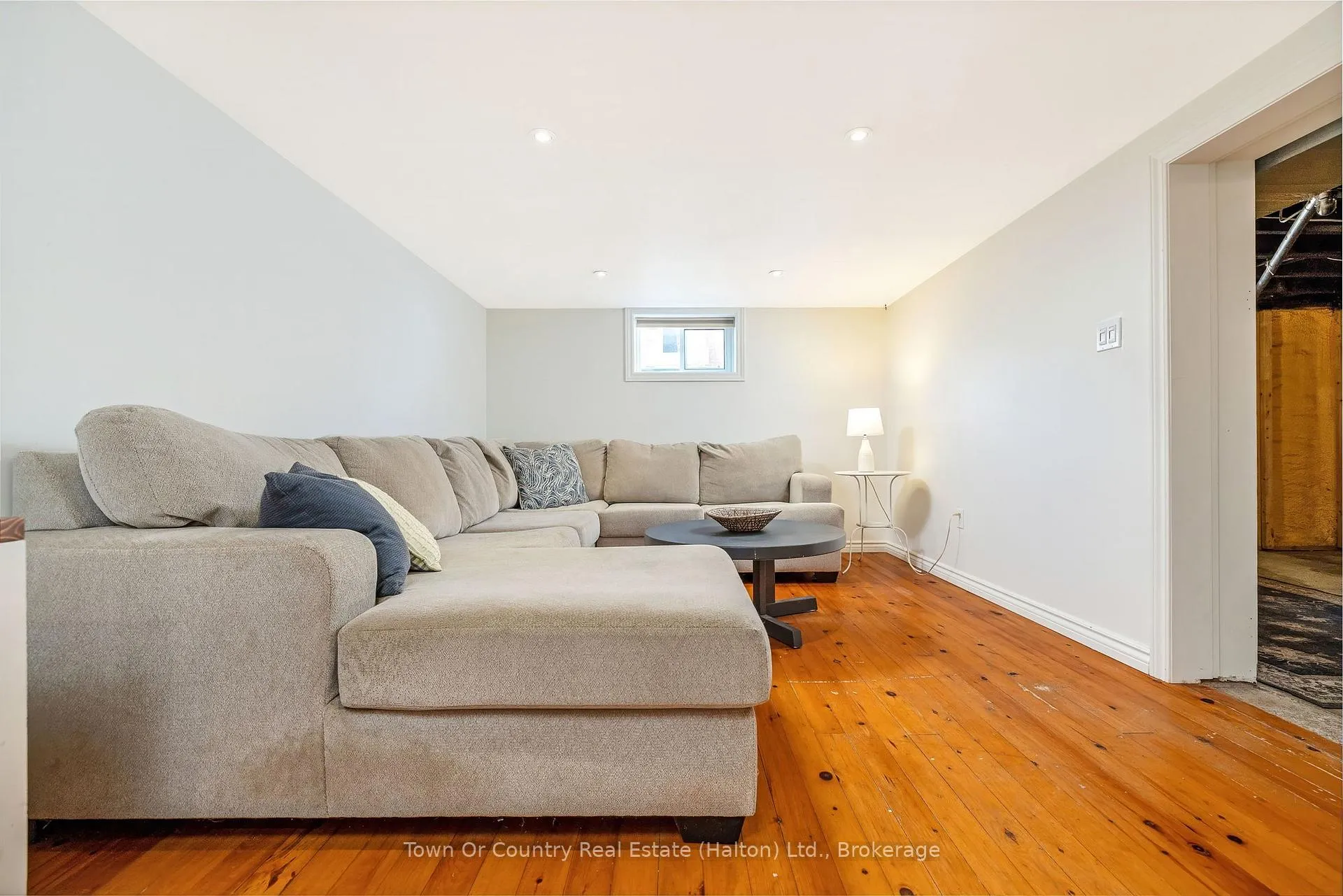 Photo 18 of 632 Waterloo Street S, Cambridge, Preston Centre — HOMEH