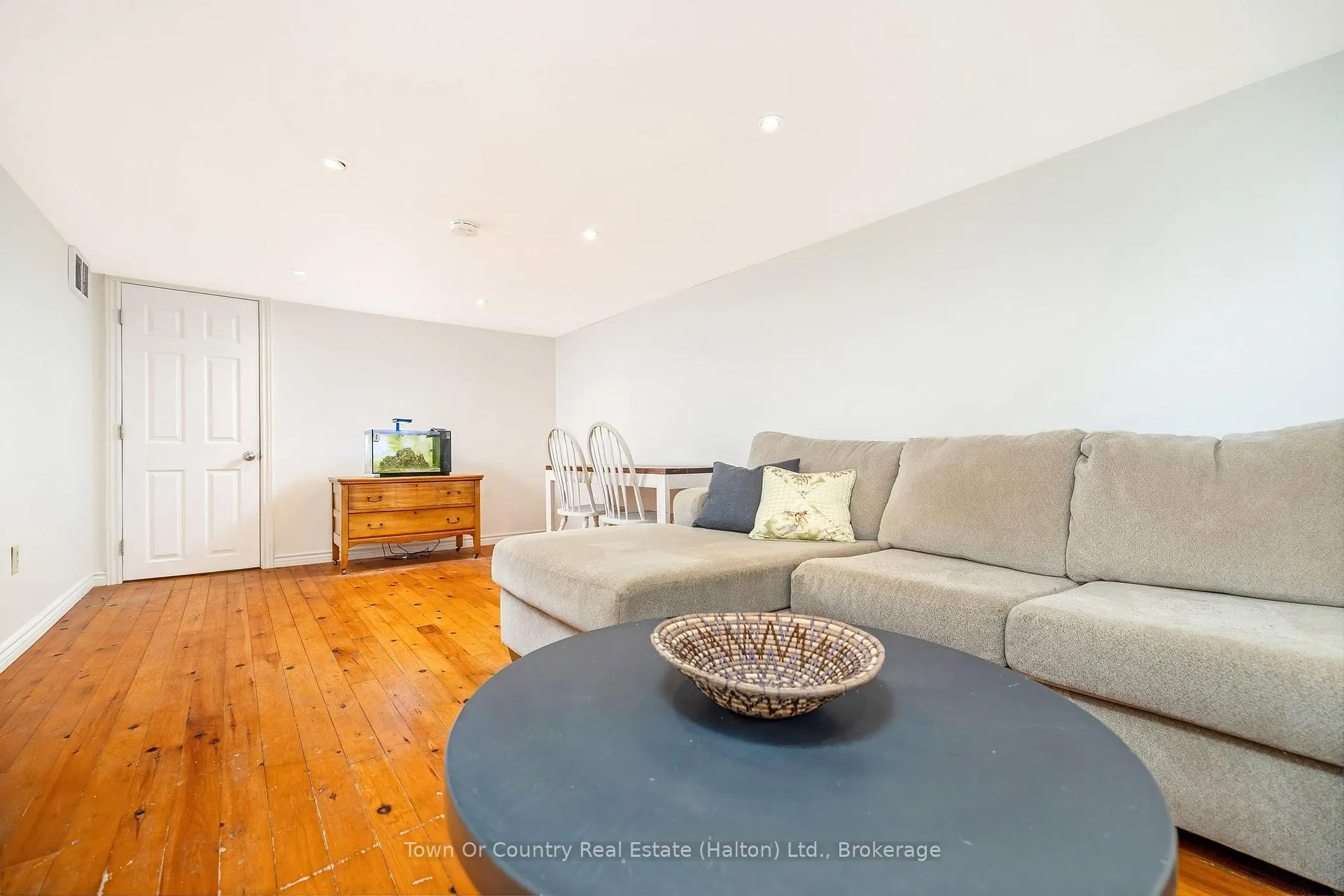 Photo 19 of 632 Waterloo Street S, Cambridge, Preston Centre — HOMEH