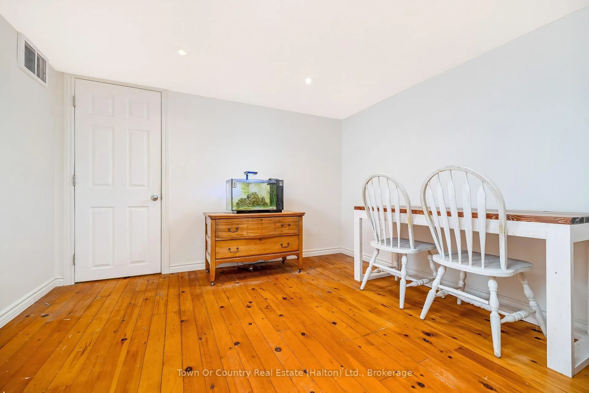 Photo 20 of 632 Waterloo Street S, Cambridge, Preston Centre — HOMEH
