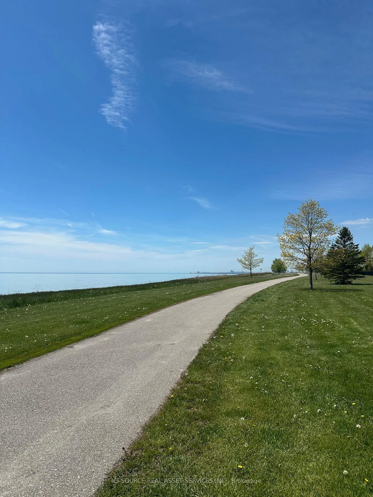 Photo 2 of Unit 421, 50 Lakebreeze Drive, Clarington, Newcastle — HOMEH