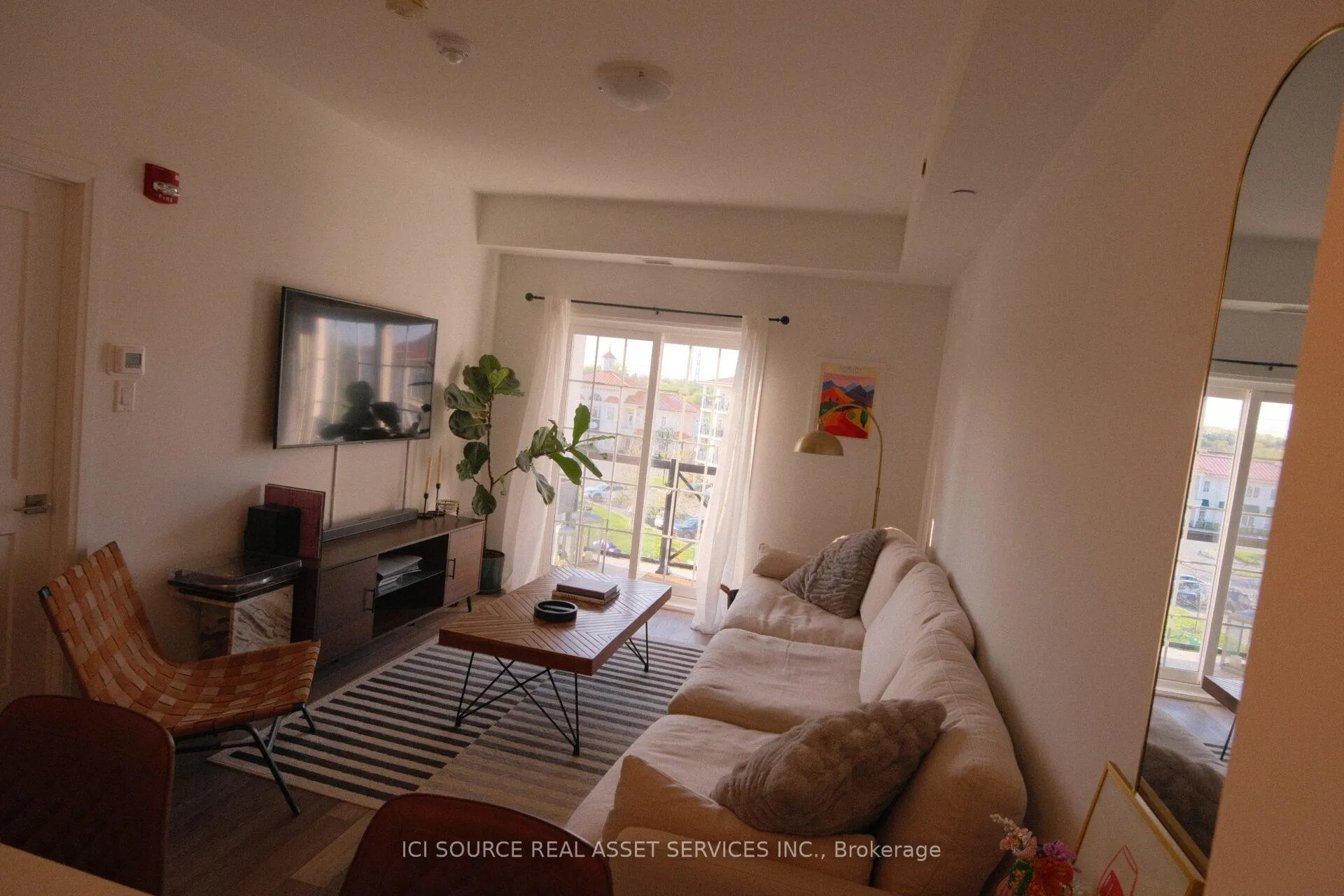 Photo 4 of Unit 421, 50 Lakebreeze Drive, Clarington, Newcastle — HOMEH