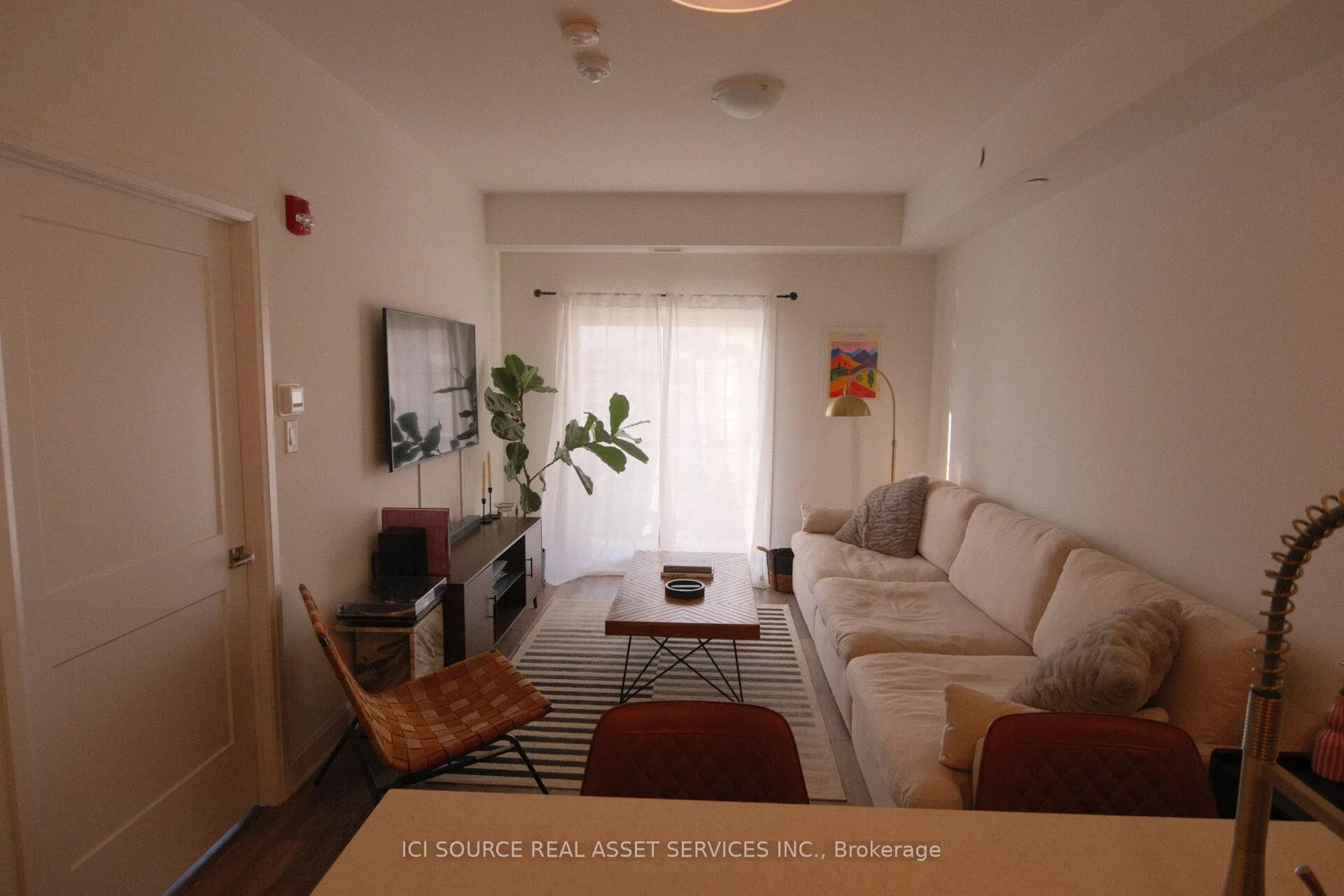 Photo 5 of Unit 421, 50 Lakebreeze Drive, Clarington, Newcastle — HOMEH