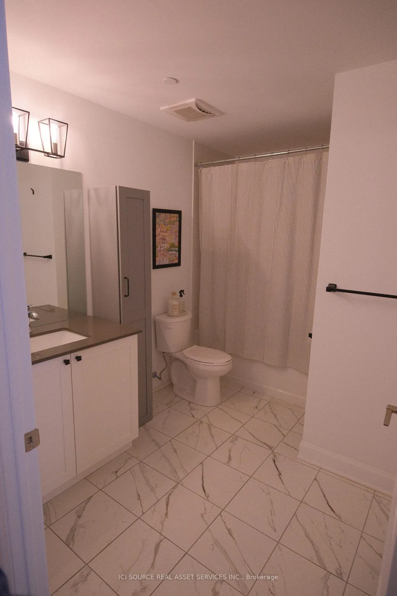 Photo 11 of Unit 421, 50 Lakebreeze Drive, Clarington, Newcastle — HOMEH