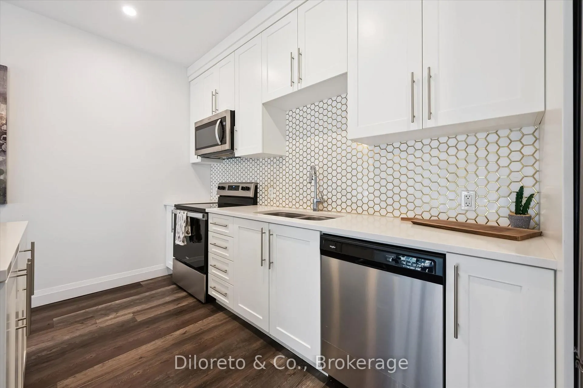 Photo 7 of Unit 110, 332 Gosling Gardens, Guelph, Clairfields/Hanlon Business Park — HOMEH