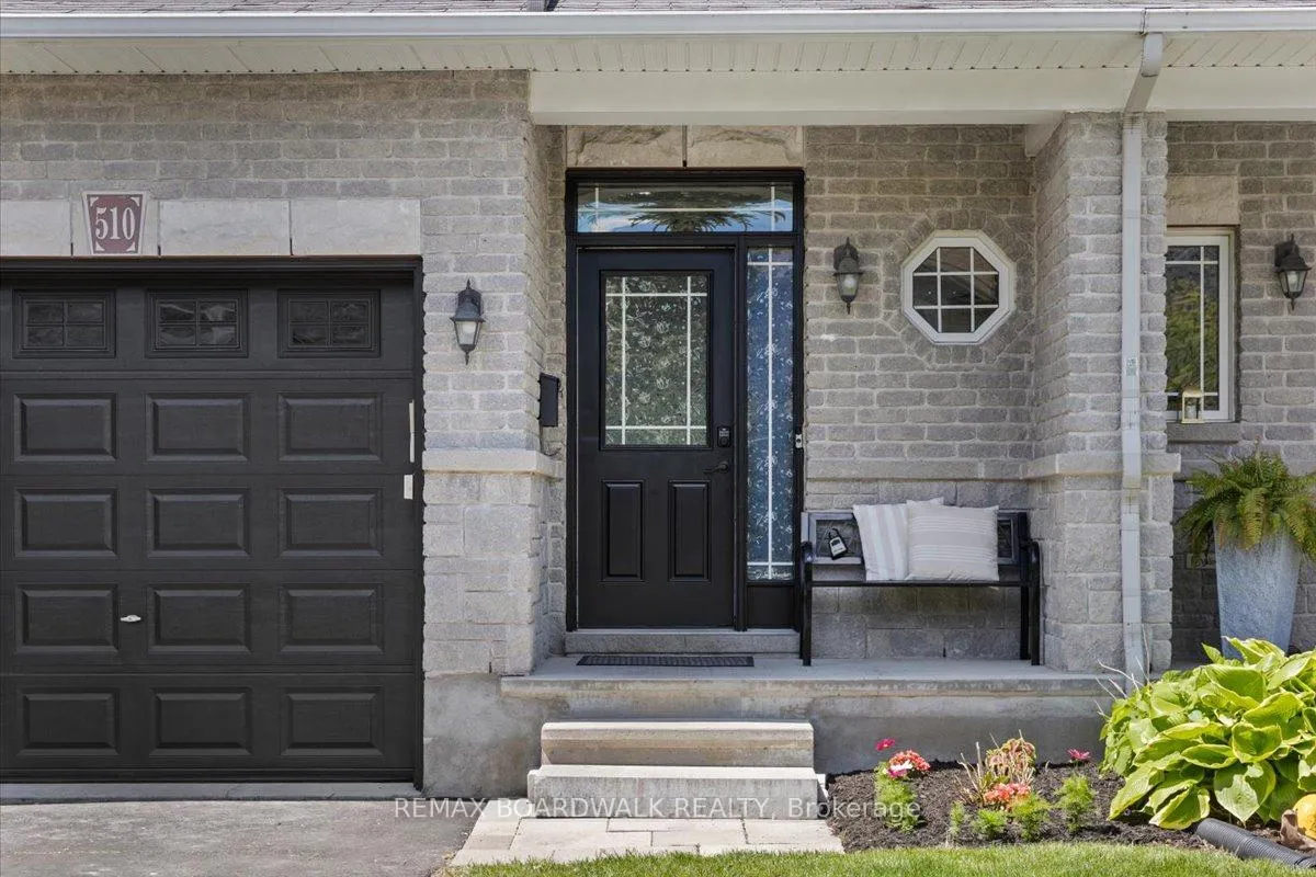 Photo 2 of 510 Pepperville Crescent, Ottawa, Kanata - Emerald Meadows/Trailwest — HOMEH
