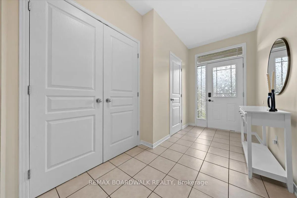 Photo 3 of 510 Pepperville Crescent, Ottawa, Kanata - Emerald Meadows/Trailwest — HOMEH