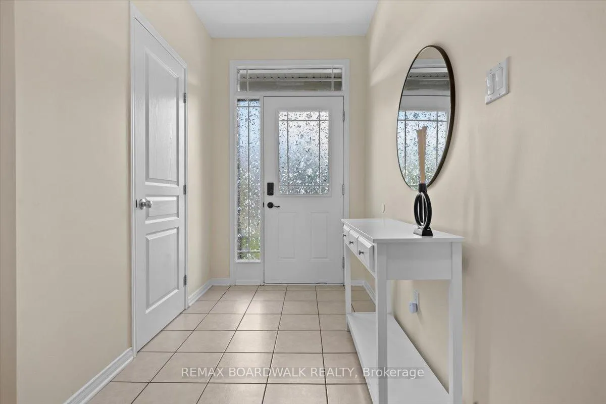 Photo 4 of 510 Pepperville Crescent, Ottawa, Kanata - Emerald Meadows/Trailwest — HOMEH
