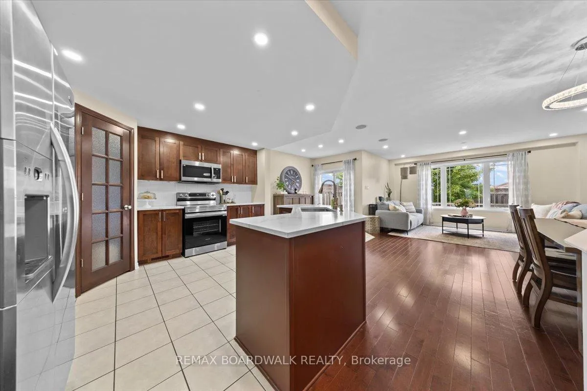 Photo 6 of 510 Pepperville Crescent, Ottawa, Kanata - Emerald Meadows/Trailwest — HOMEH