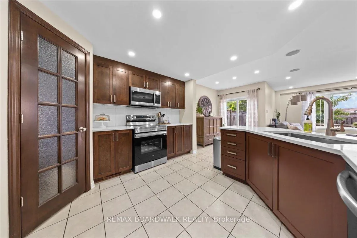 Photo 7 of 510 Pepperville Crescent, Ottawa, Kanata - Emerald Meadows/Trailwest — HOMEH