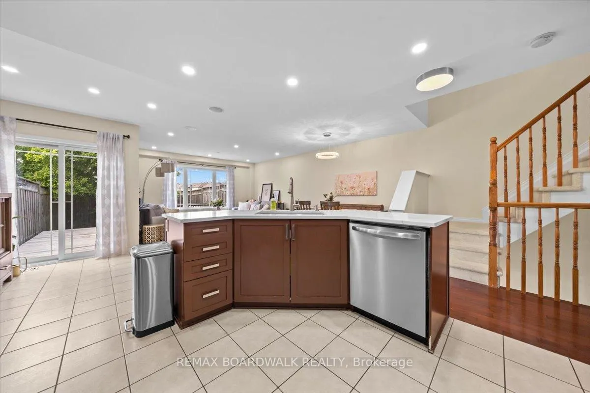 Photo 8 of 510 Pepperville Crescent, Ottawa, Kanata - Emerald Meadows/Trailwest — HOMEH