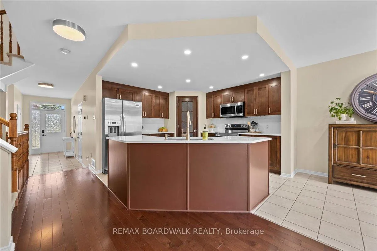 Photo 11 of 510 Pepperville Crescent, Ottawa, Kanata - Emerald Meadows/Trailwest — HOMEH