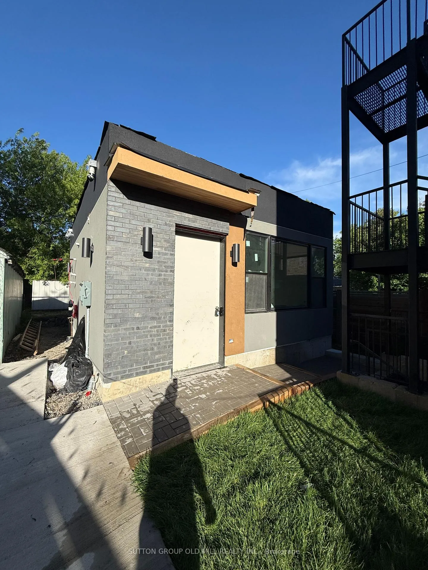 Photo 3 of Unit 05, 625 Harvie Avenue, Toronto, Caledonia-Fairbank — HOMEH