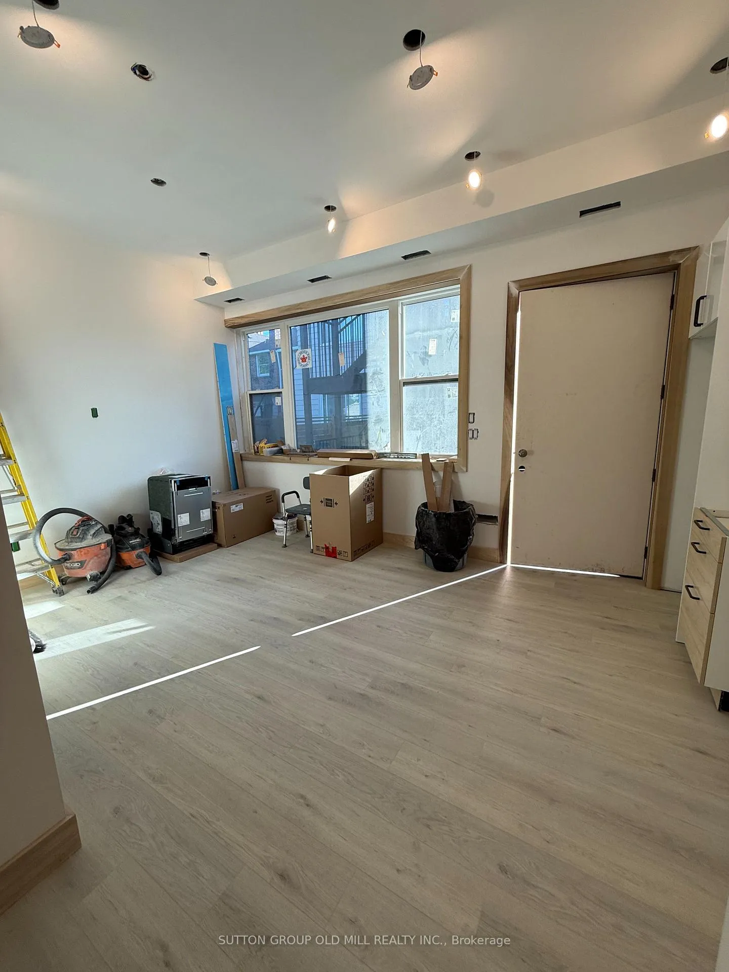Photo 4 of Unit 05, 625 Harvie Avenue, Toronto, Caledonia-Fairbank — HOMEH