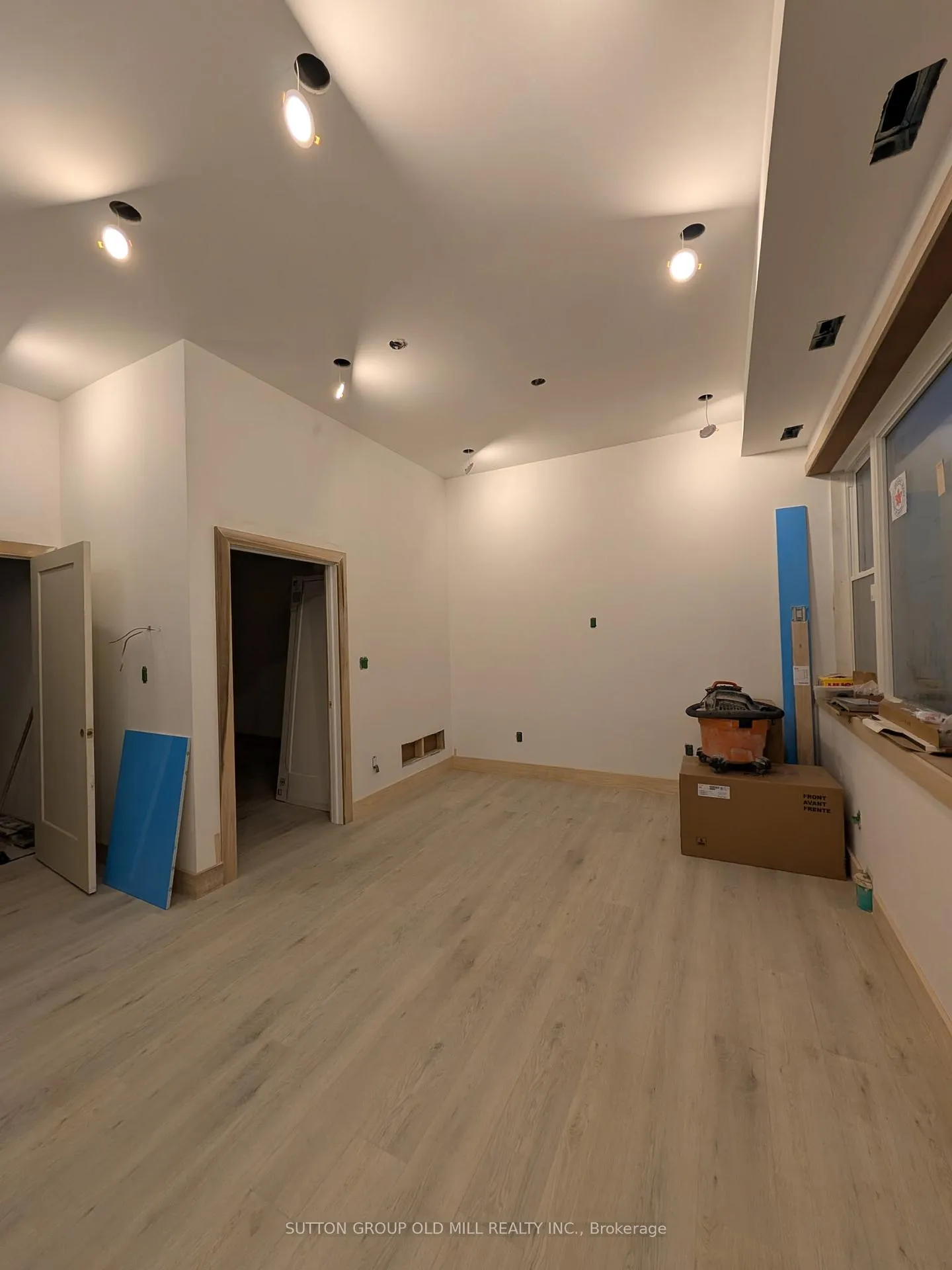 Photo 8 of Unit 05, 625 Harvie Avenue, Toronto, Caledonia-Fairbank — HOMEH