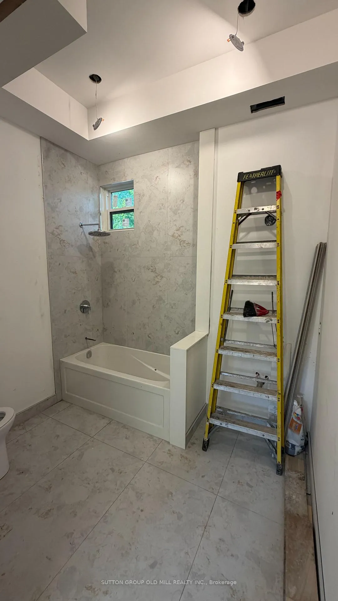 Photo 12 of Unit 05, 625 Harvie Avenue, Toronto, Caledonia-Fairbank — HOMEH