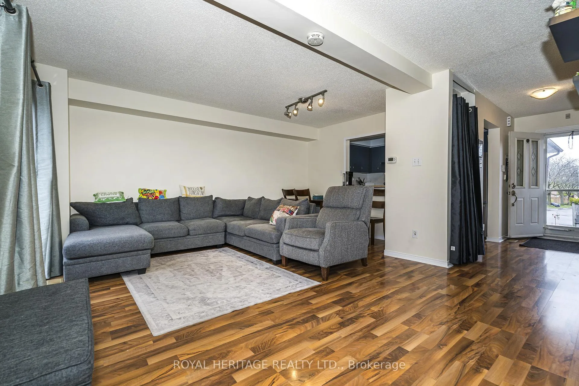 Photo 9 of 35 Hughes Crescent, Ajax, Central — HOMEH