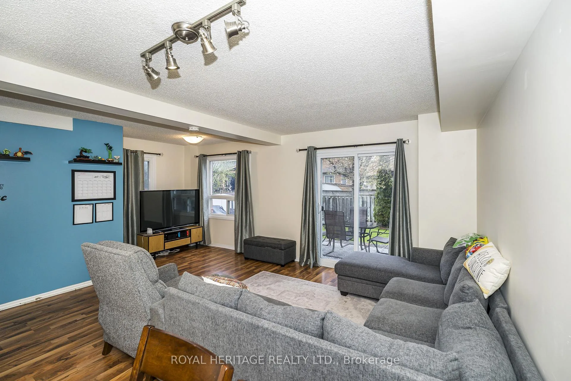 Photo 14 of 35 Hughes Crescent, Ajax, Central — HOMEH