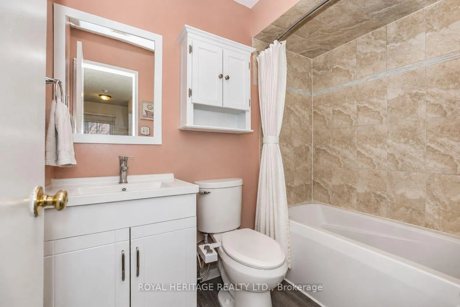Photo 20 of 35 Hughes Crescent, Ajax, Central — HOMEH