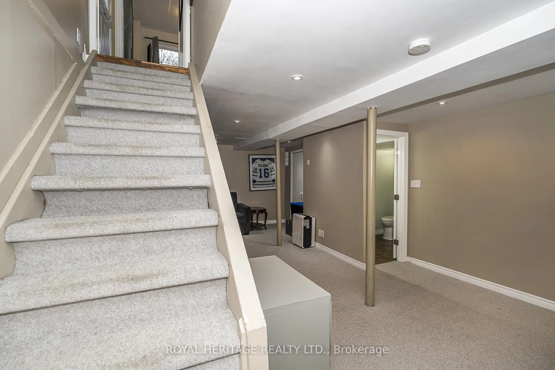 Photo 23 of 35 Hughes Crescent, Ajax, Central — HOMEH