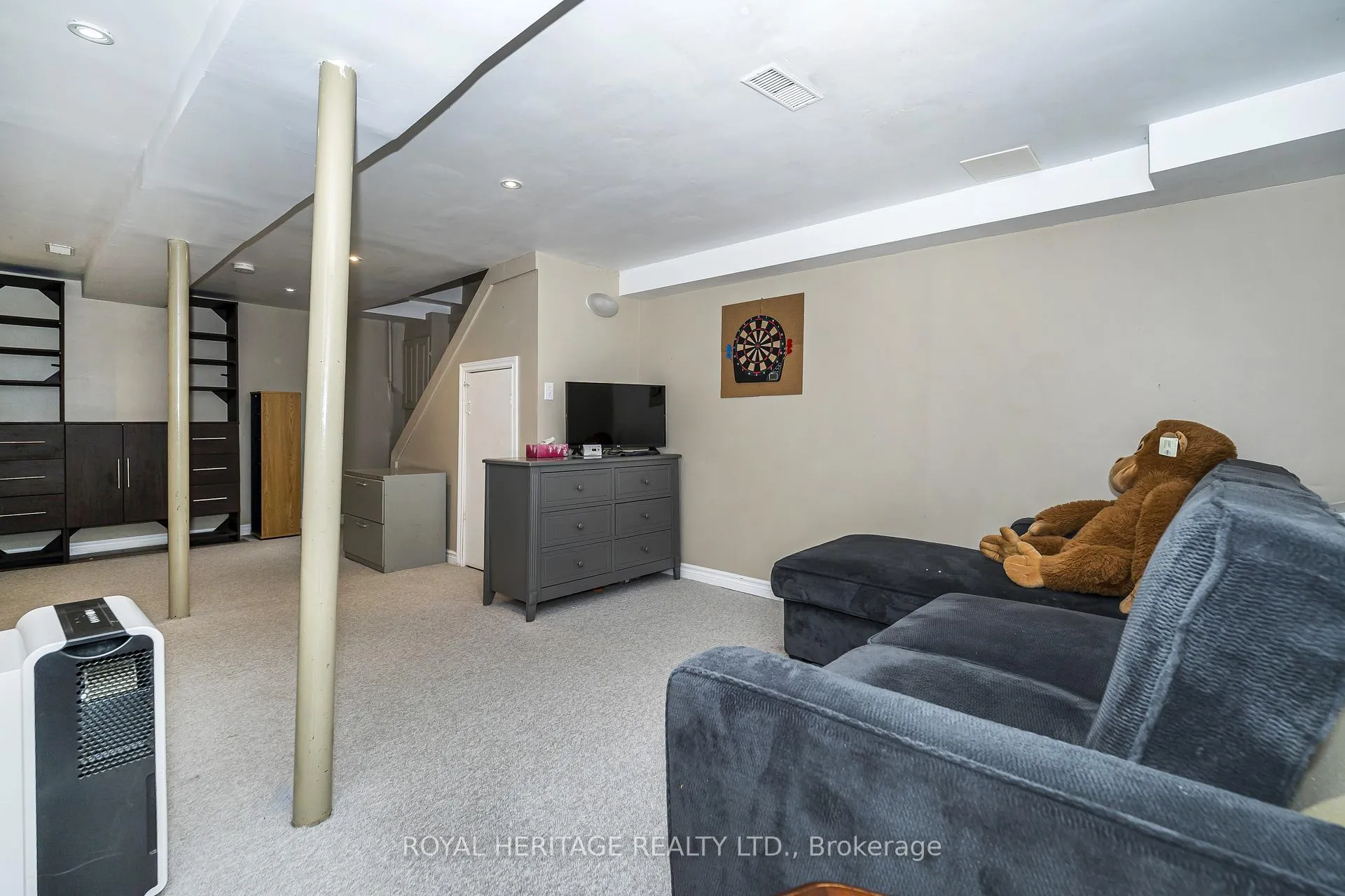 Photo 25 of 35 Hughes Crescent, Ajax, Central — HOMEH