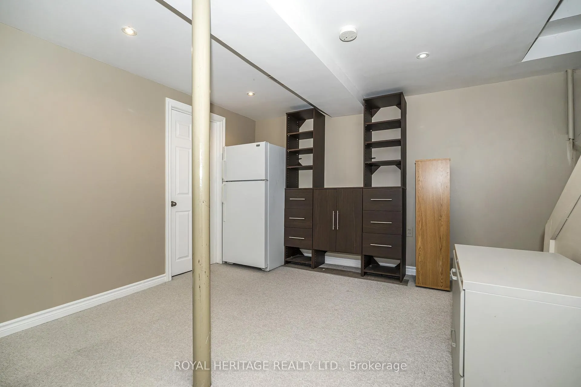 Photo 27 of 35 Hughes Crescent, Ajax, Central — HOMEH