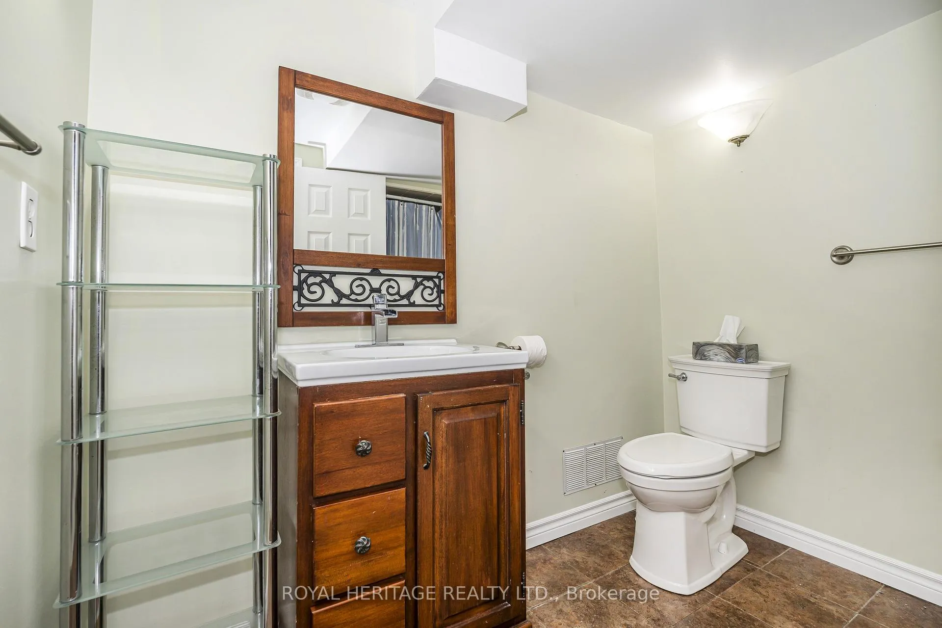 Photo 28 of 35 Hughes Crescent, Ajax, Central — HOMEH