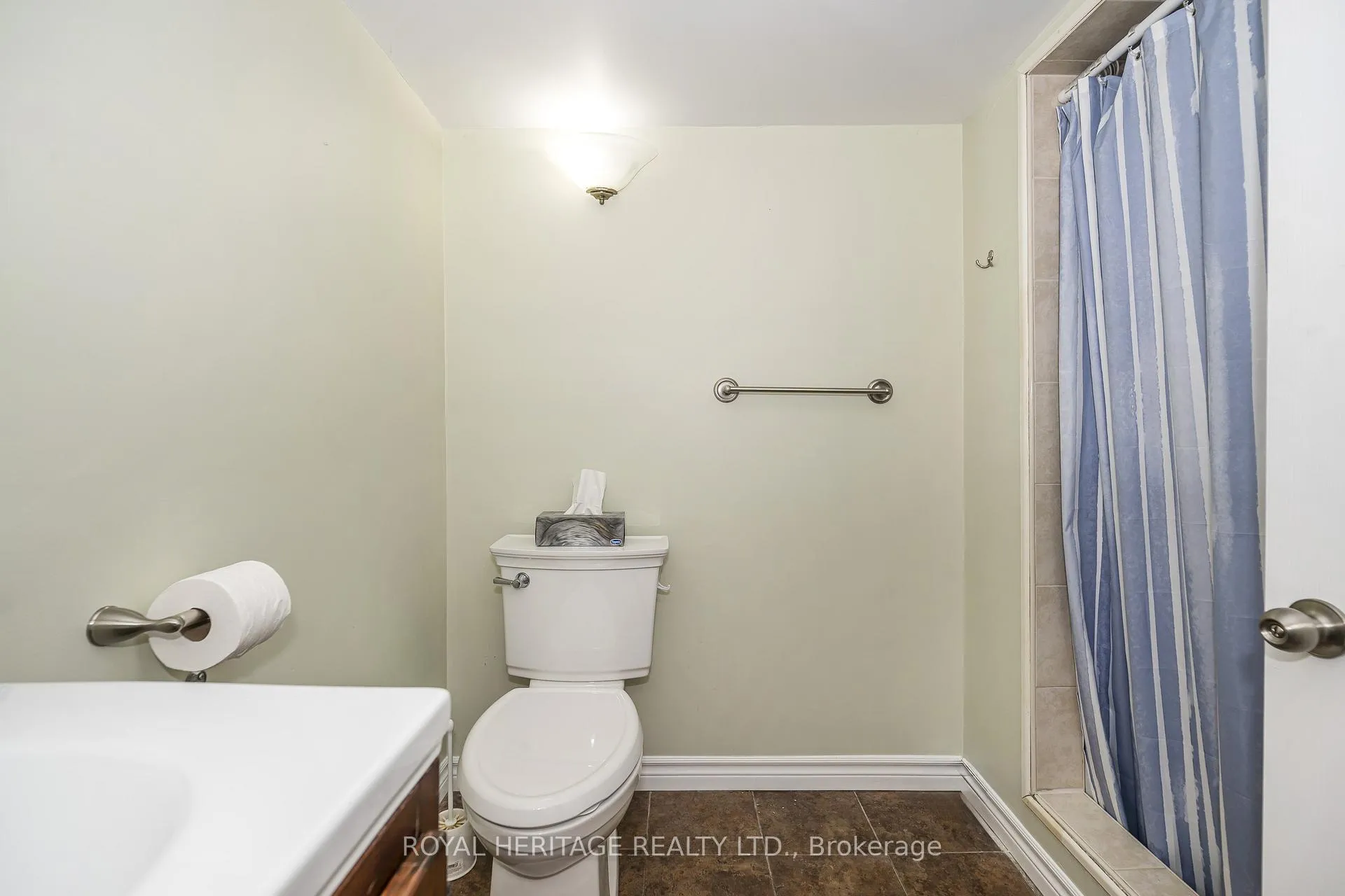 Photo 29 of 35 Hughes Crescent, Ajax, Central — HOMEH