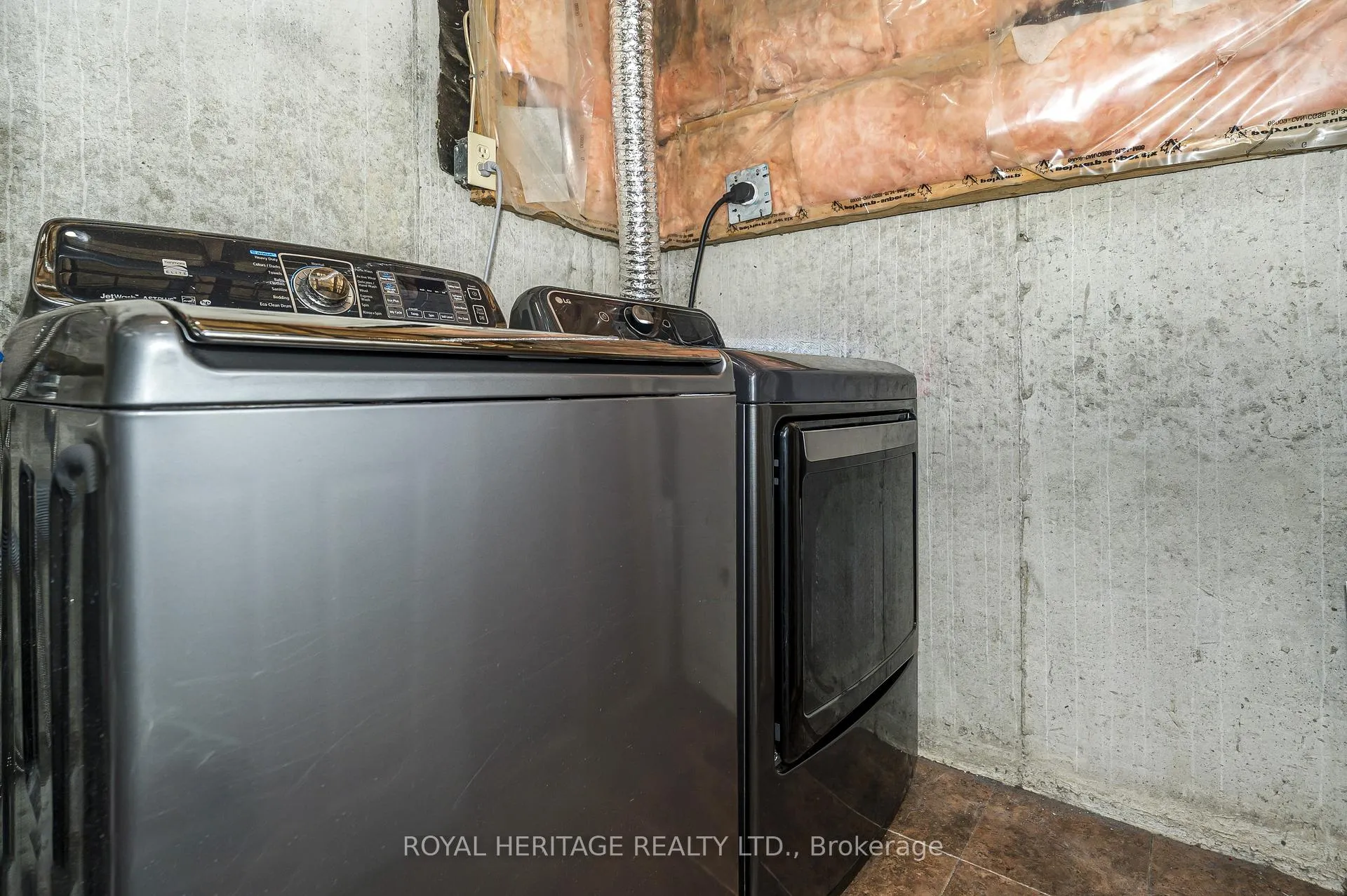 Photo 30 of 35 Hughes Crescent, Ajax, Central — HOMEH