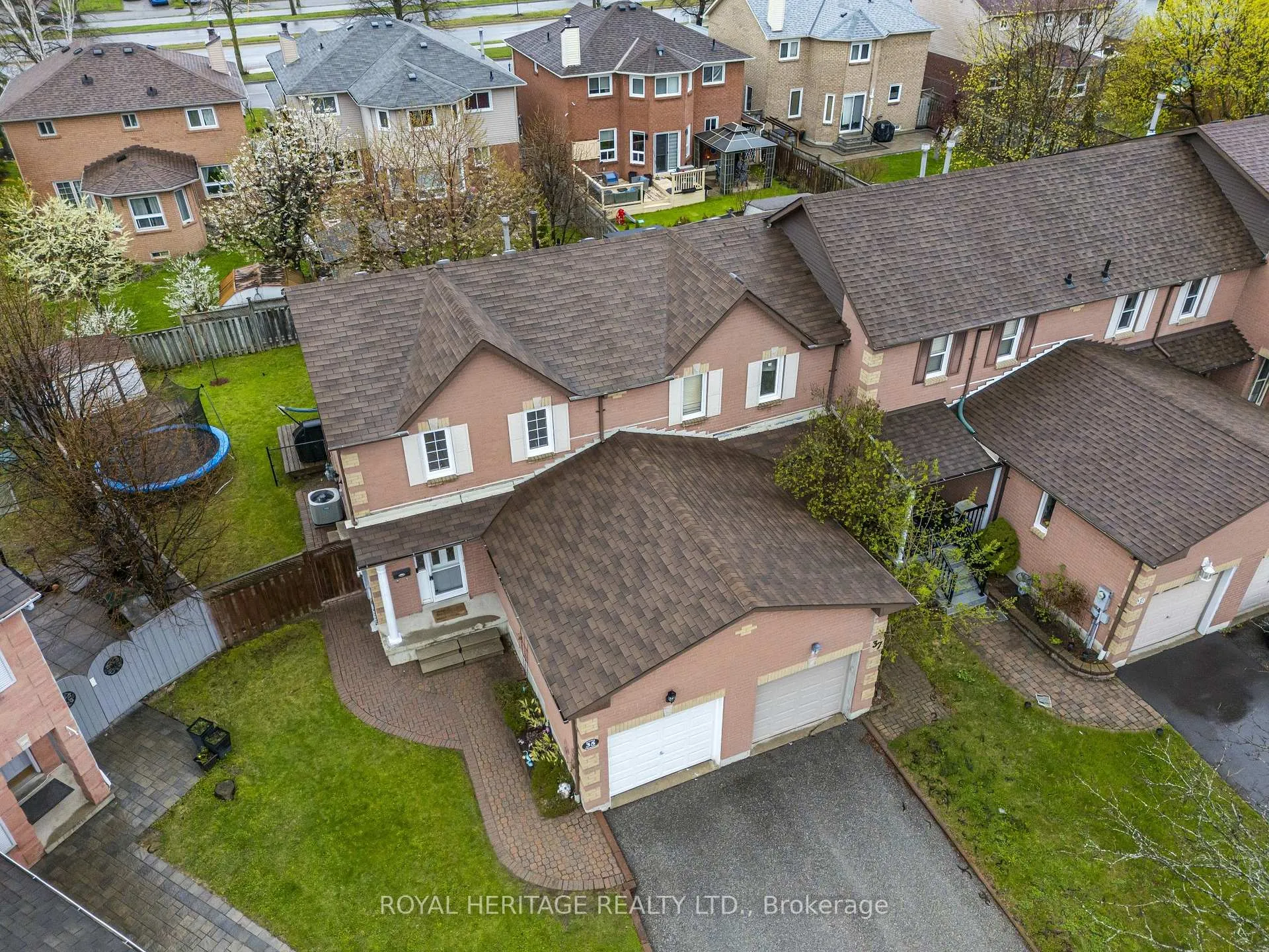 Photo 36 of 35 Hughes Crescent, Ajax, Central — HOMEH