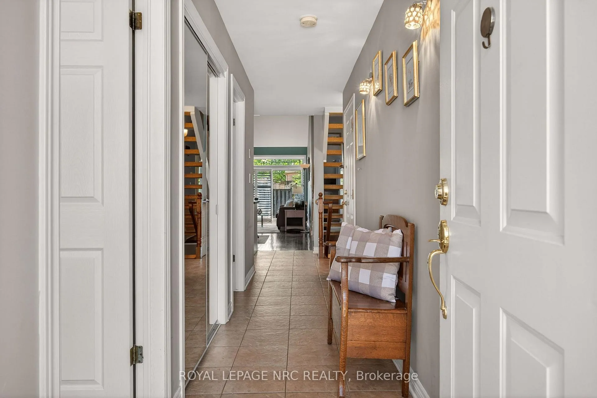 Photo 3 of Unit 9, 4300 Kalar Road, Niagara Falls, Ascot — HOMEH