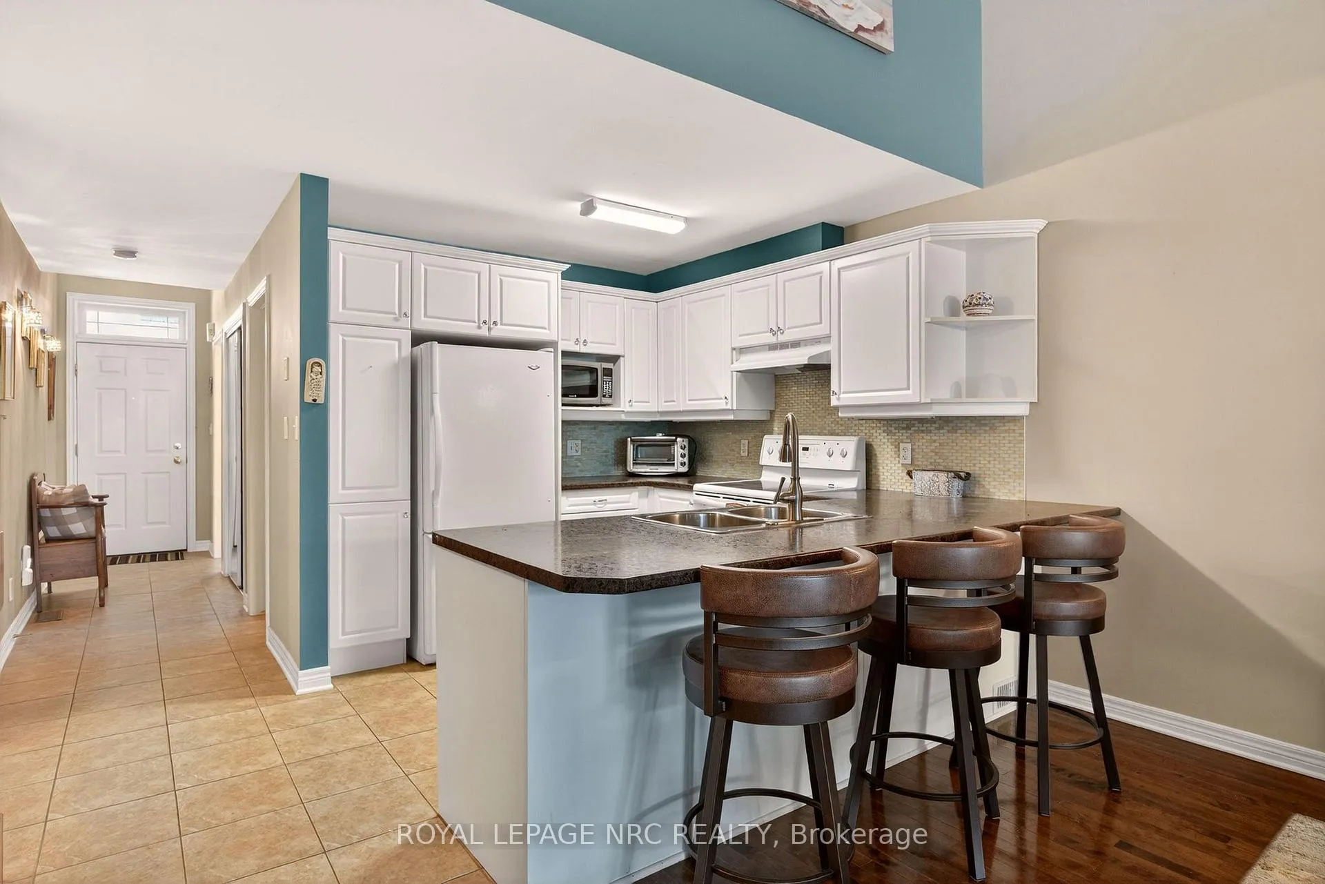 Photo 6 of Unit 9, 4300 Kalar Road, Niagara Falls, Ascot — HOMEH