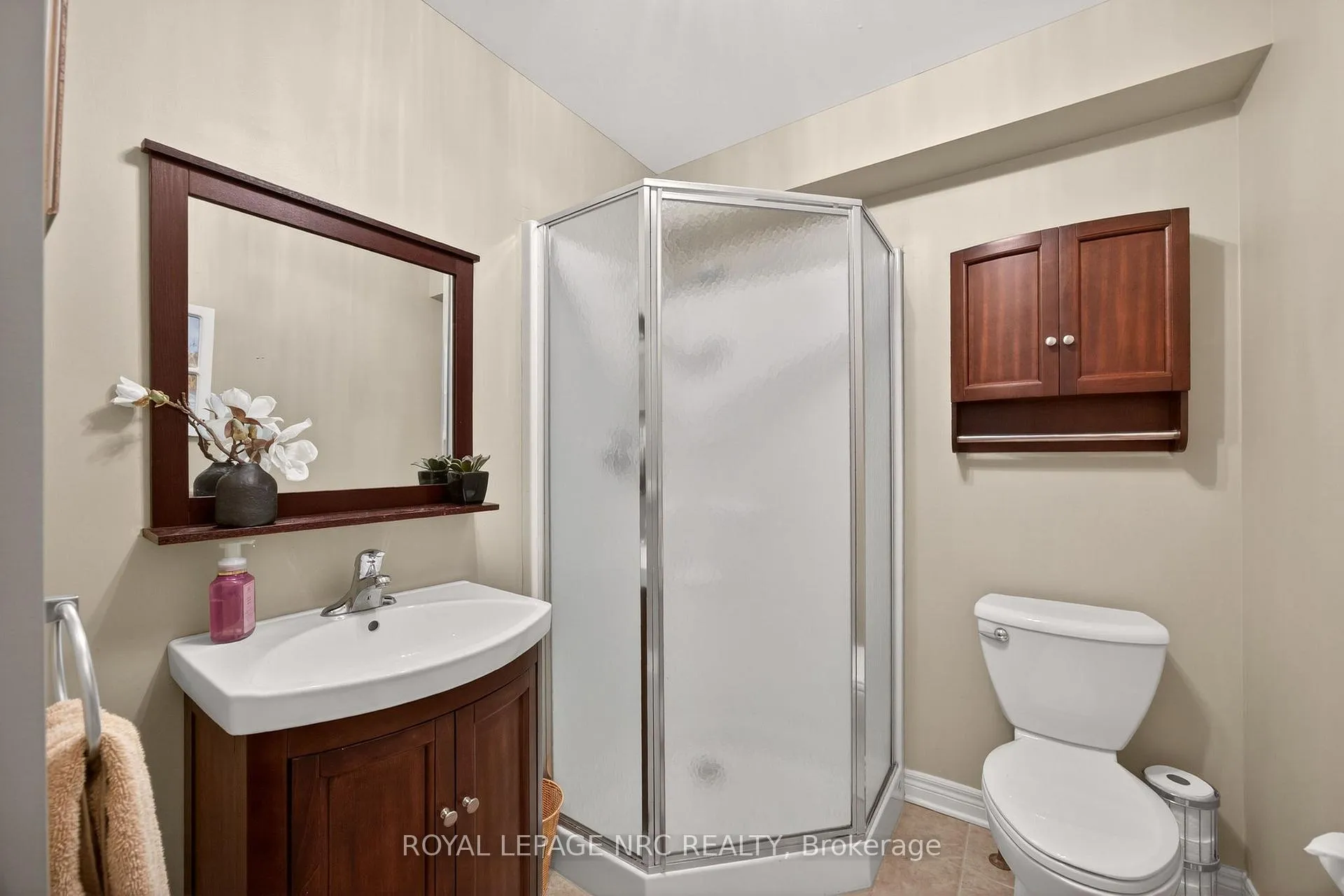 Photo 13 of Unit 9, 4300 Kalar Road, Niagara Falls, Ascot — HOMEH