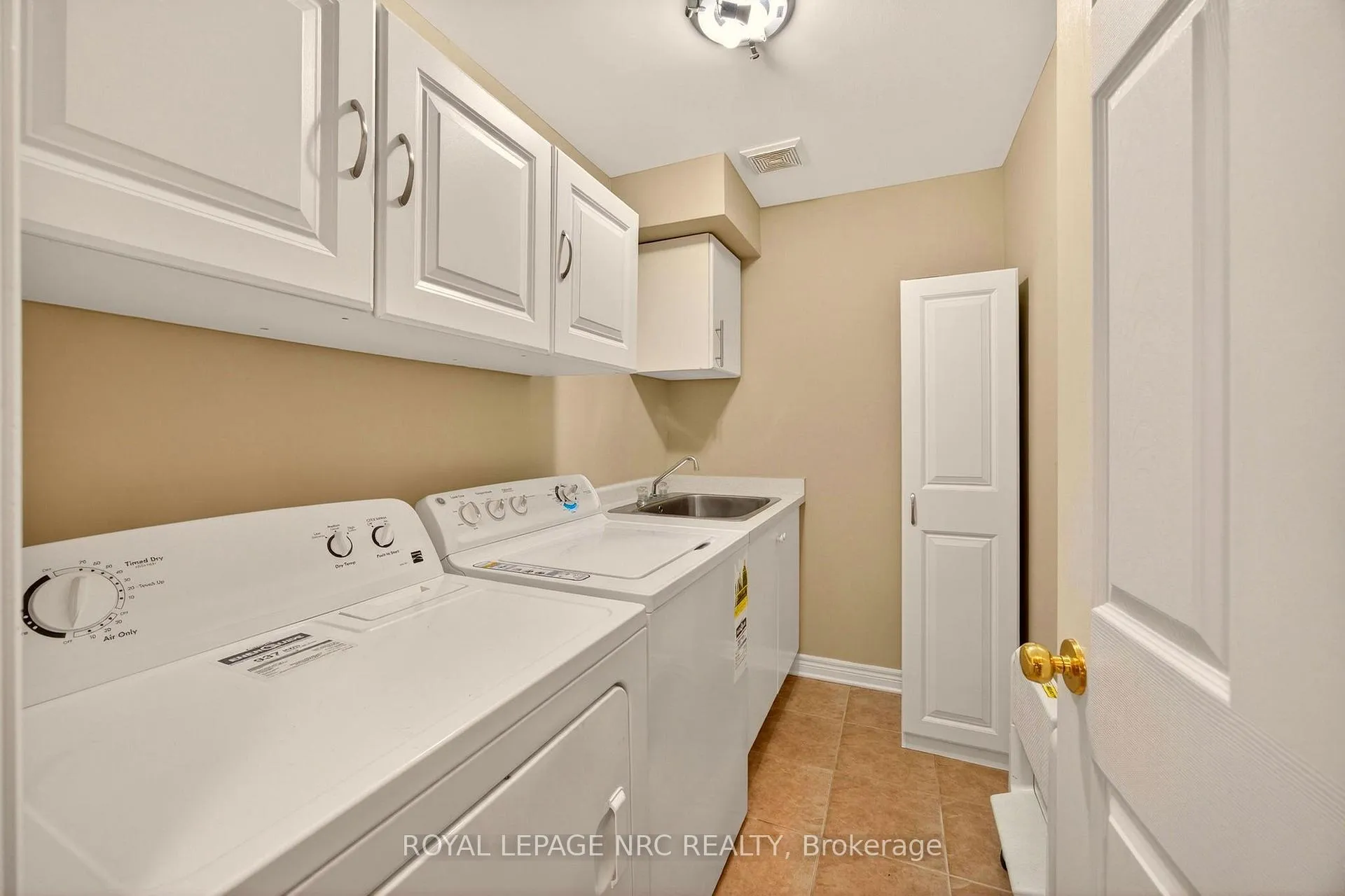 Photo 26 of Unit 9, 4300 Kalar Road, Niagara Falls, Ascot — HOMEH