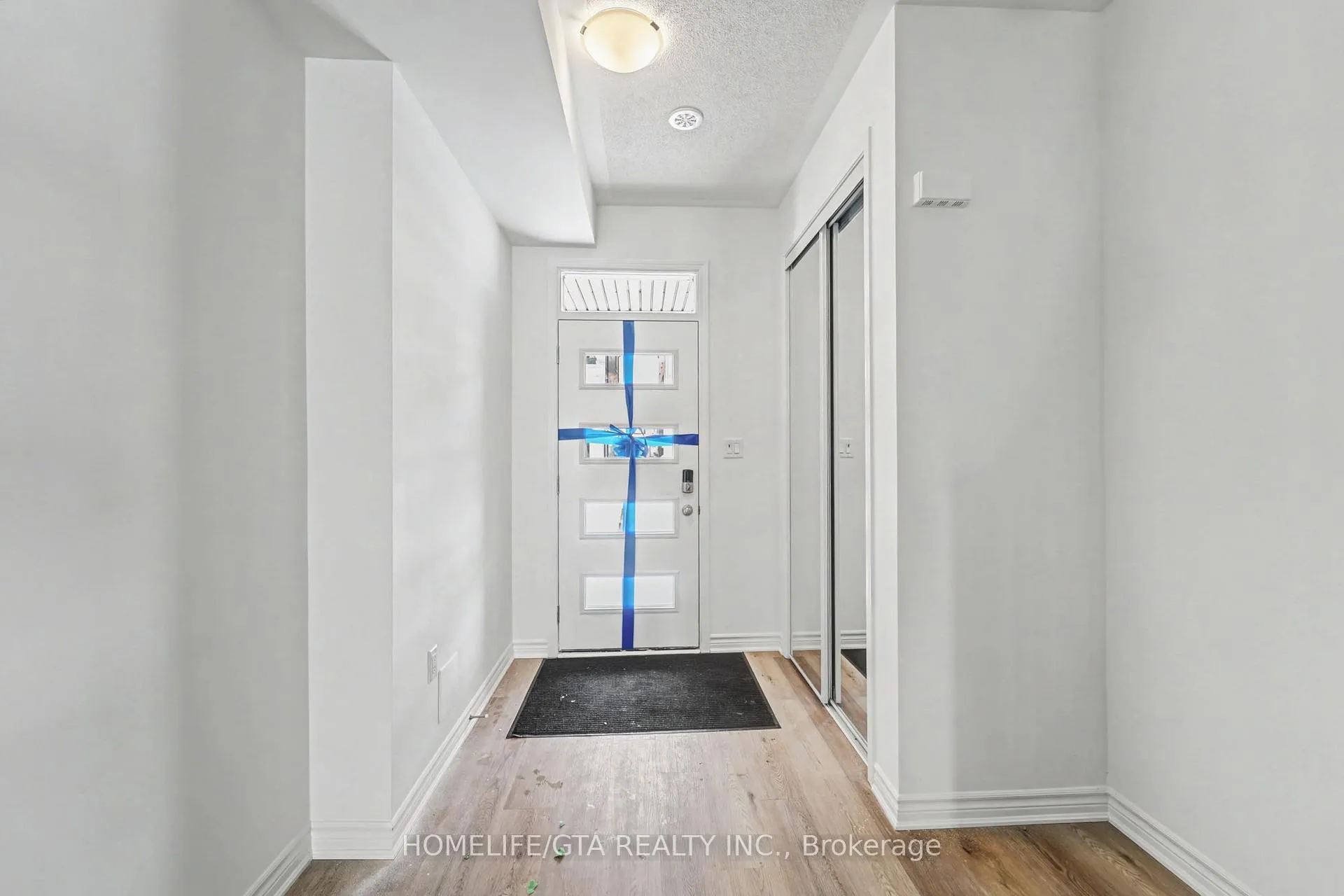 Photo 4 of 118 Pearen Lane, Barrie, Rural Barrie Southwest — HOMEH