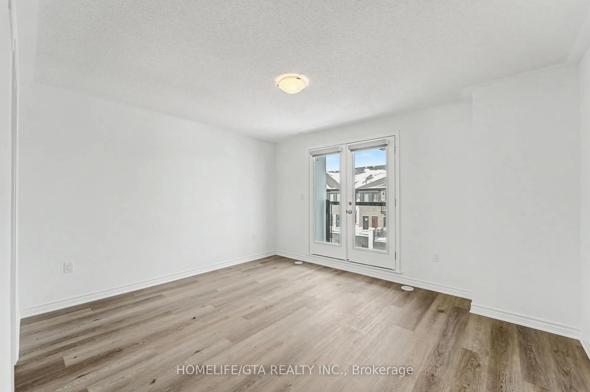 Photo 13 of 118 Pearen Lane, Barrie, Rural Barrie Southwest — HOMEH