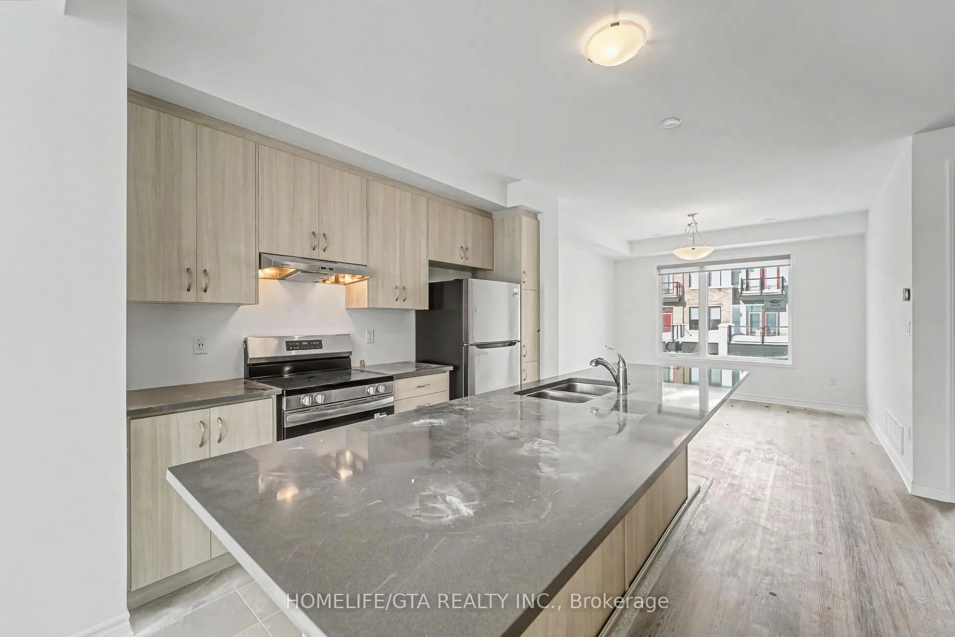 Photo 14 of 118 Pearen Lane, Barrie, Rural Barrie Southwest — HOMEH