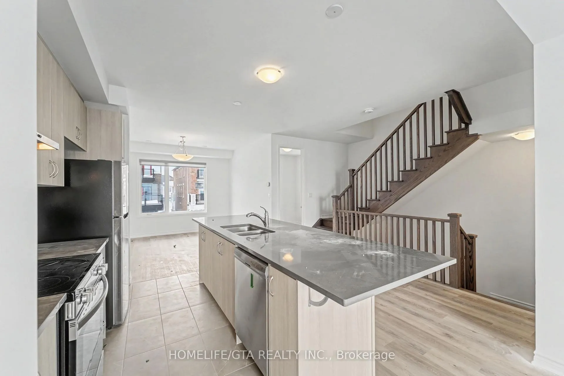 Photo 15 of 118 Pearen Lane, Barrie, Rural Barrie Southwest — HOMEH