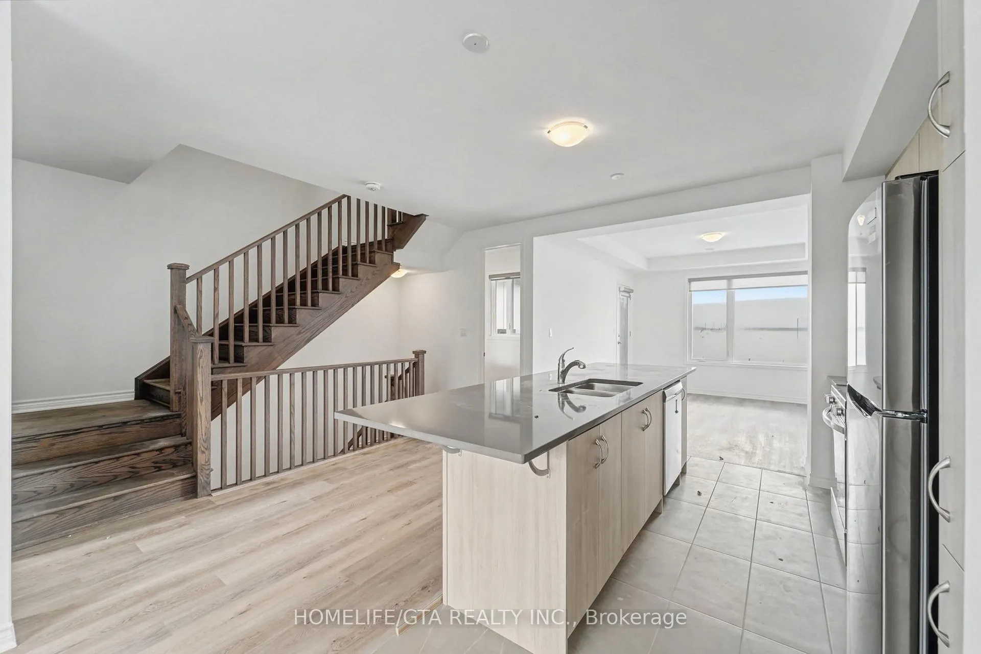 Photo 16 of 118 Pearen Lane, Barrie, Rural Barrie Southwest — HOMEH
