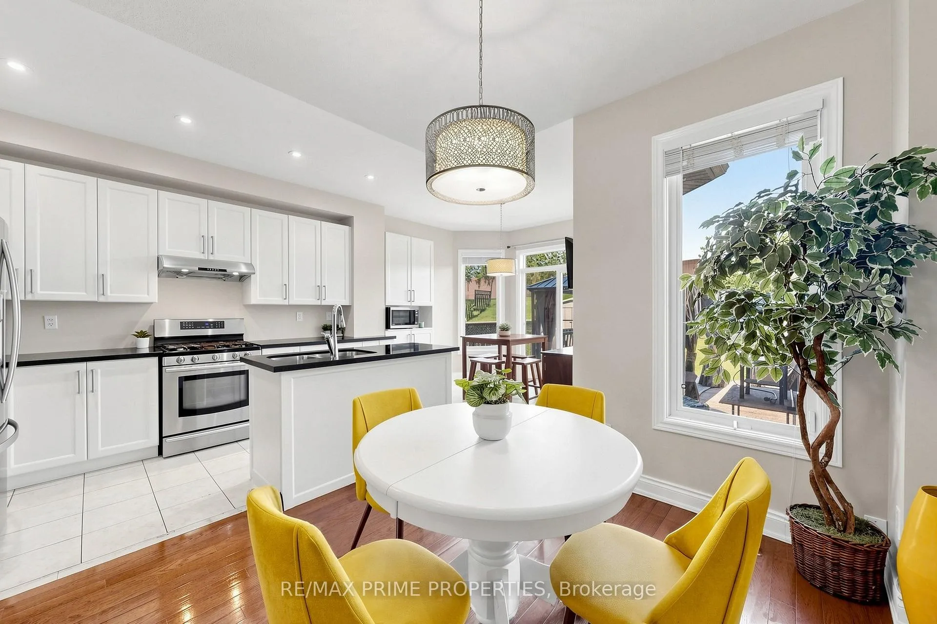 Photo 9 of 68 Harbourtown Crescent, Brampton, Madoc — HOMEH