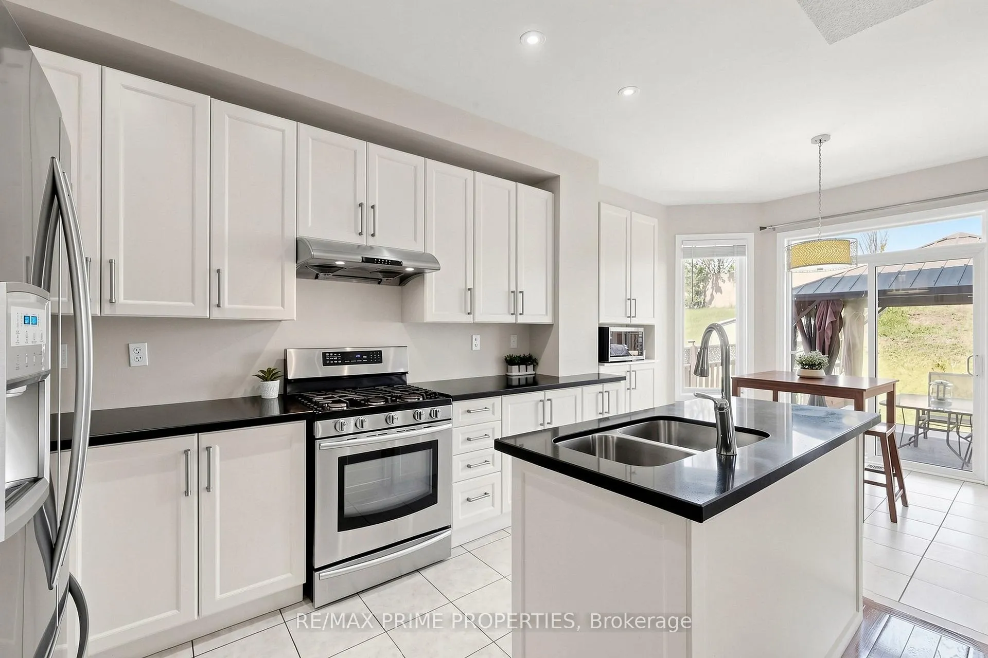 Photo 10 of 68 Harbourtown Crescent, Brampton, Madoc — HOMEH