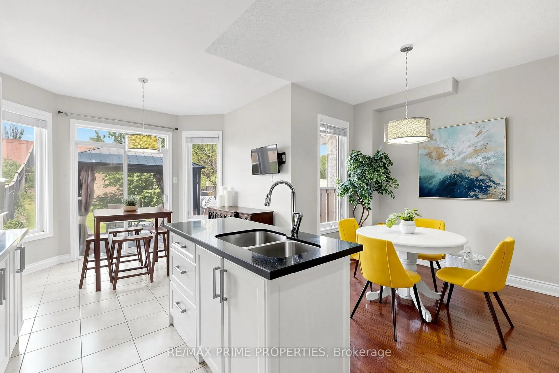 Photo 11 of 68 Harbourtown Crescent, Brampton, Madoc — HOMEH