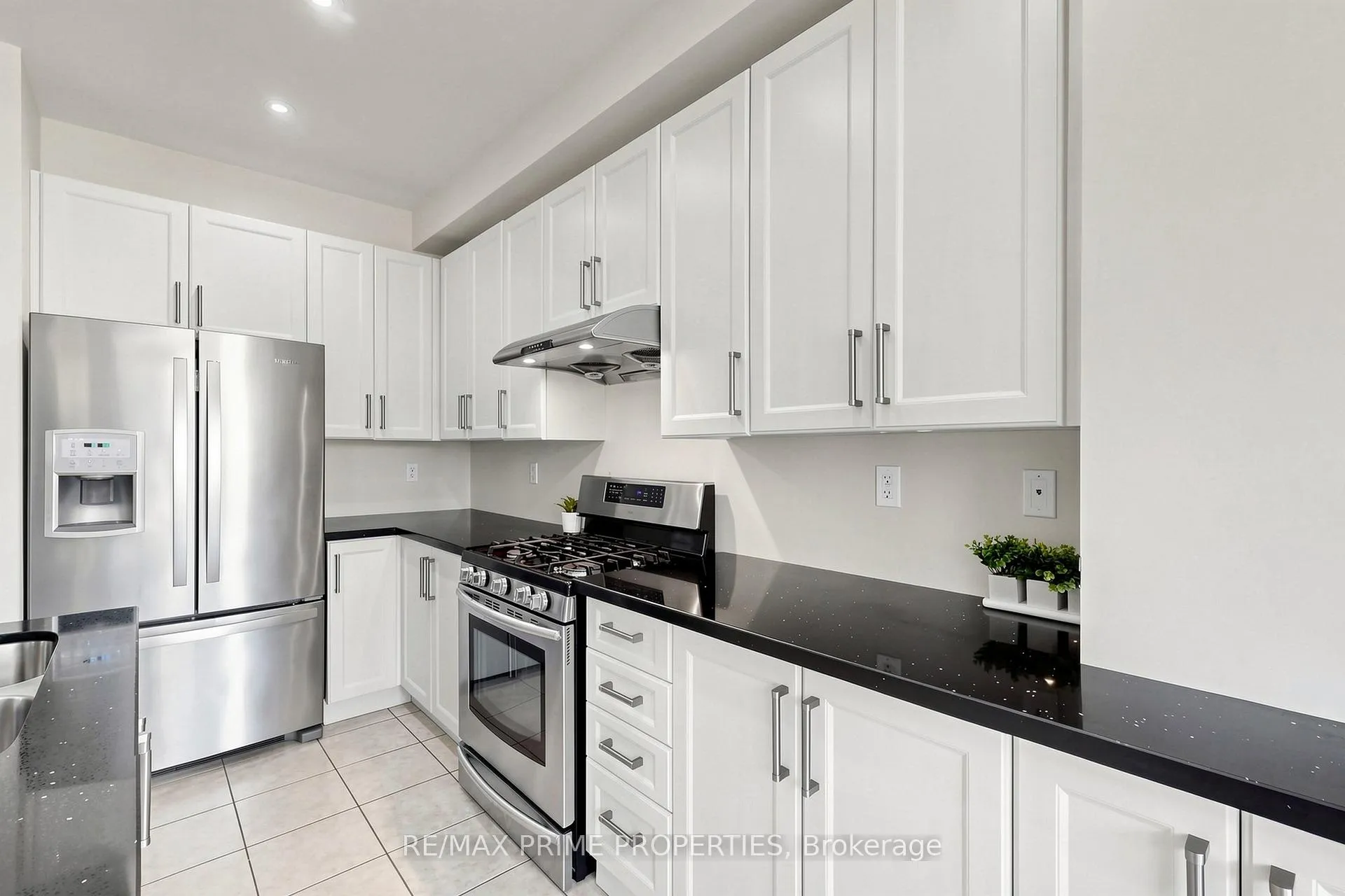 Photo 13 of 68 Harbourtown Crescent, Brampton, Madoc — HOMEH