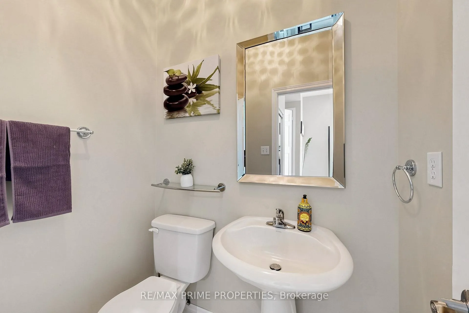 Photo 17 of 68 Harbourtown Crescent, Brampton, Madoc — HOMEH
