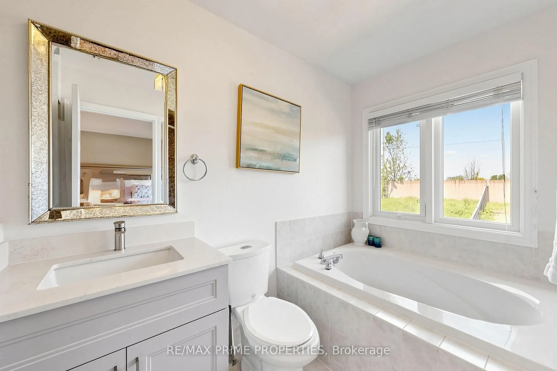 Photo 22 of 68 Harbourtown Crescent, Brampton, Madoc — HOMEH