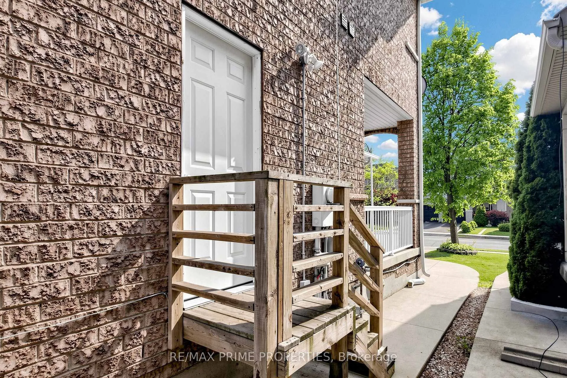 Photo 29 of 68 Harbourtown Crescent, Brampton, Madoc — HOMEH