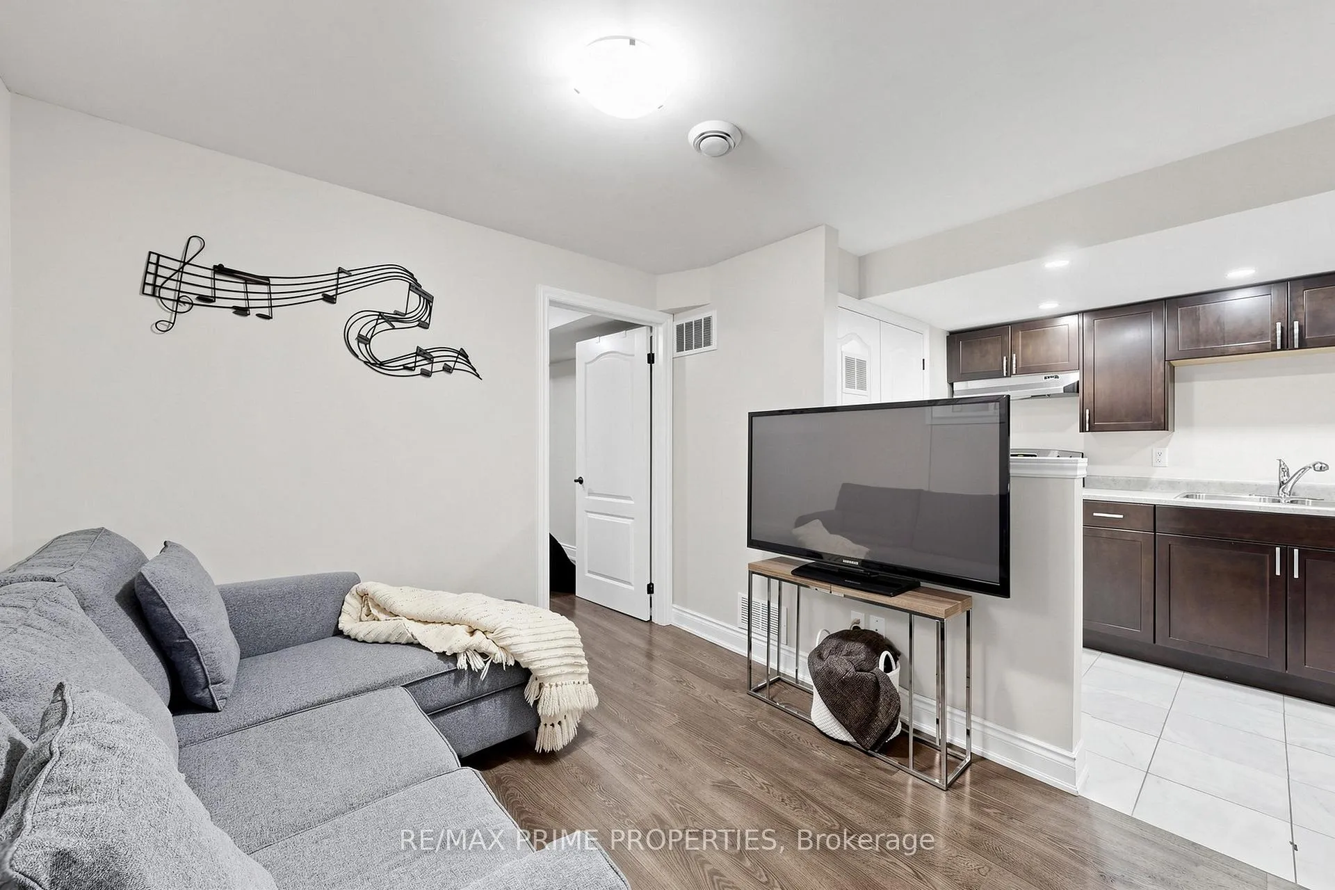 Photo 32 of 68 Harbourtown Crescent, Brampton, Madoc — HOMEH