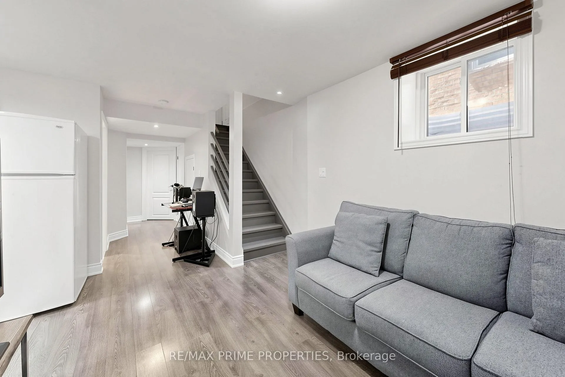 Photo 33 of 68 Harbourtown Crescent, Brampton, Madoc — HOMEH