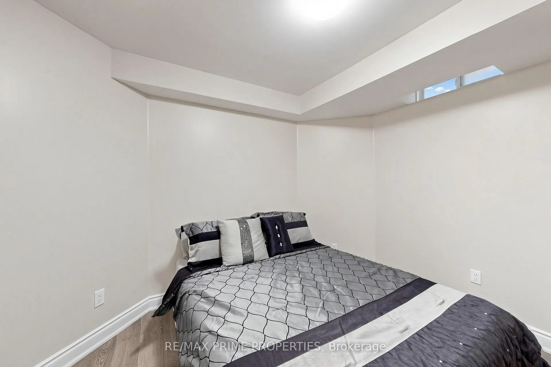 Photo 38 of 68 Harbourtown Crescent, Brampton, Madoc — HOMEH